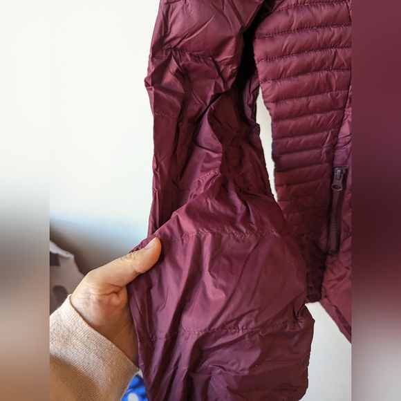 B. young puff jacket size m - Picture 3 of 6